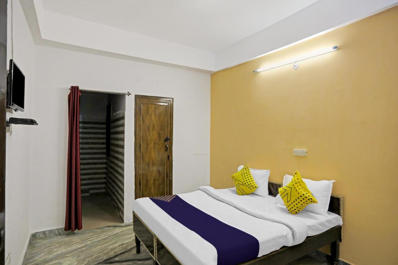 SPOT ON 78763 Raj Hotel Vip Kālkāji Devi Buitenkant foto