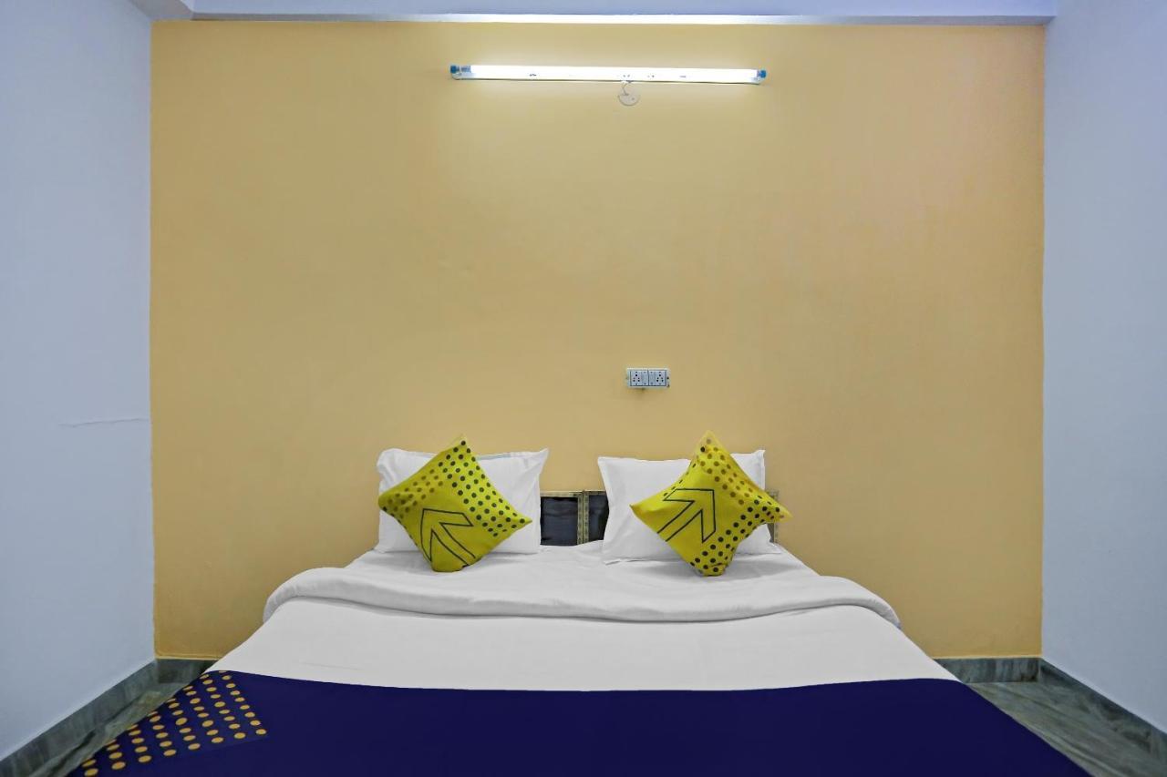 SPOT ON 78763 Raj Hotel Vip Kālkāji Devi Buitenkant foto