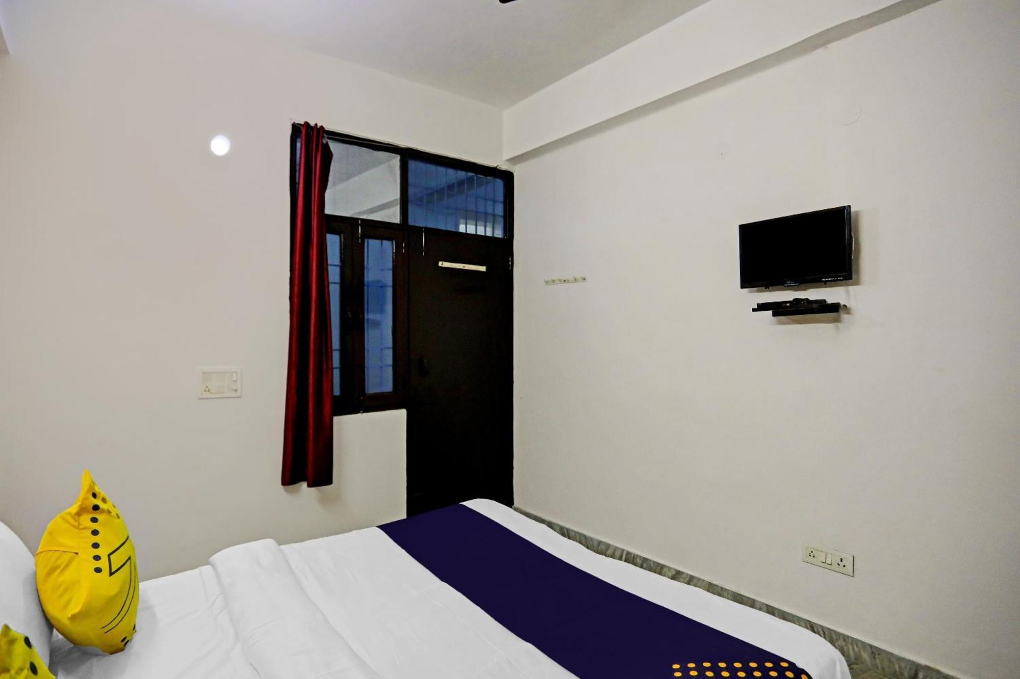 SPOT ON 78763 Raj Hotel Vip Kālkāji Devi Buitenkant foto
