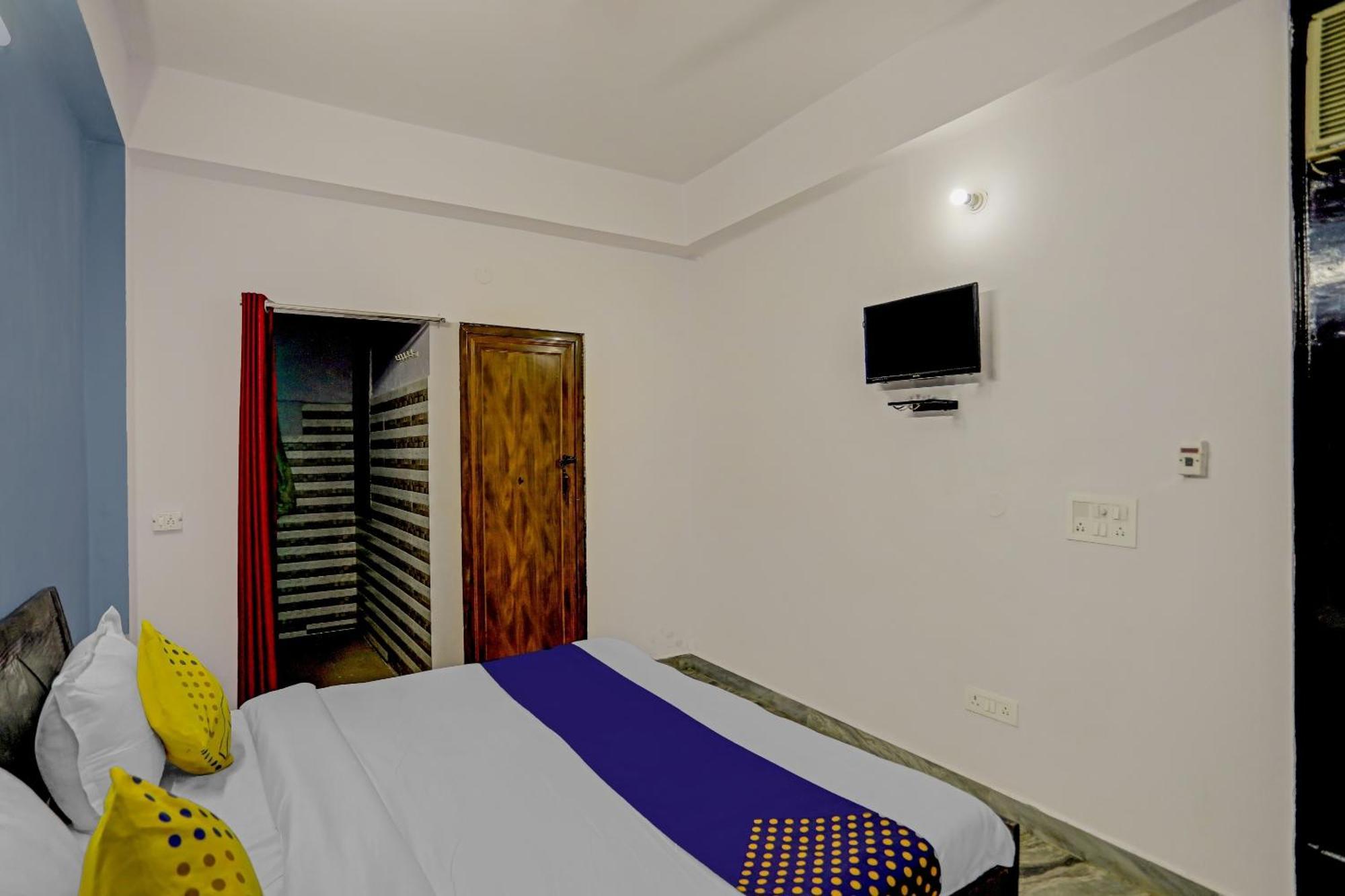SPOT ON 78763 Raj Hotel Vip Kālkāji Devi Buitenkant foto