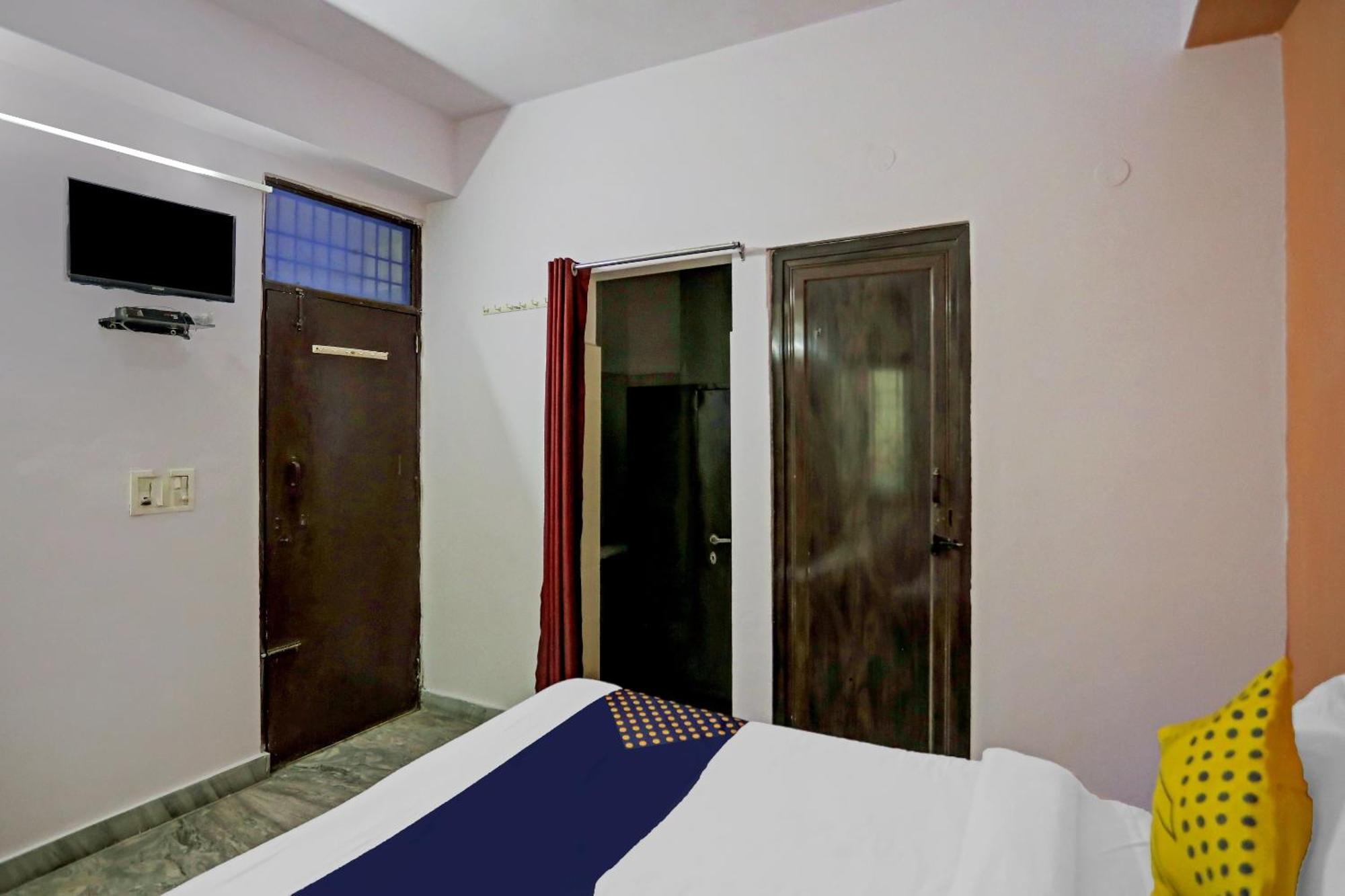 SPOT ON 78763 Raj Hotel Vip Kālkāji Devi Buitenkant foto