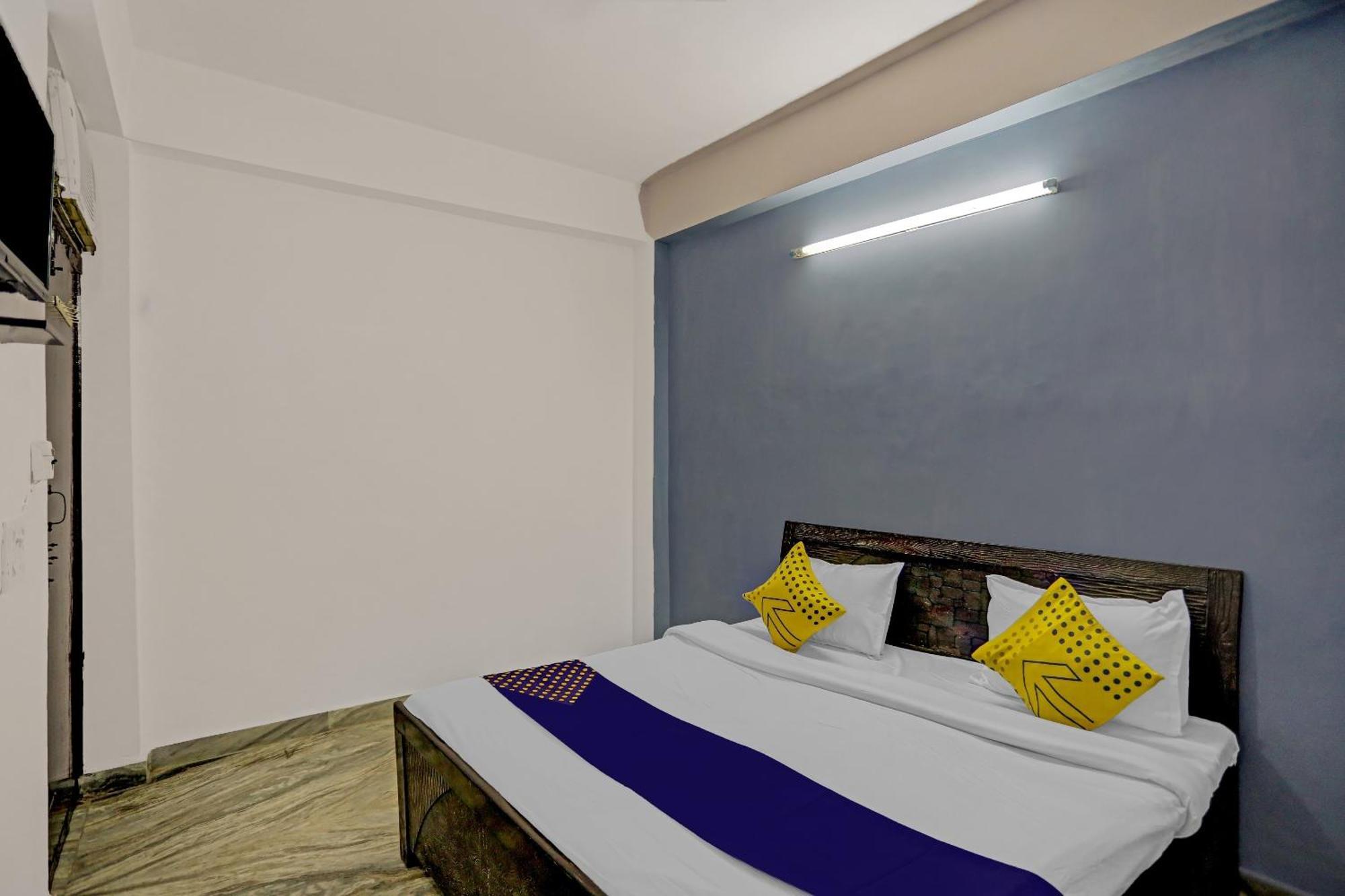 SPOT ON 78763 Raj Hotel Vip Kālkāji Devi Buitenkant foto