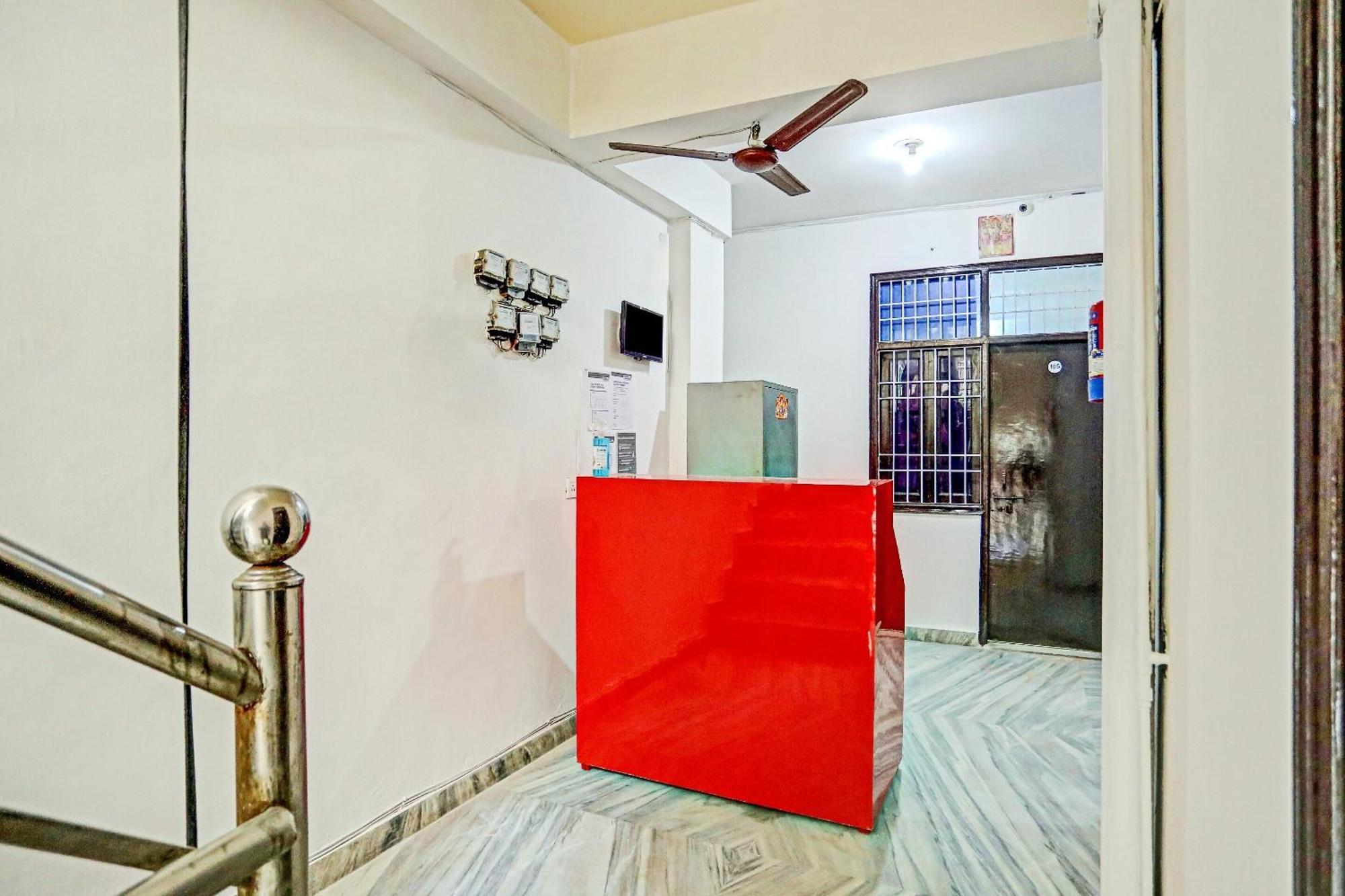 SPOT ON 78763 Raj Hotel Vip Kālkāji Devi Buitenkant foto