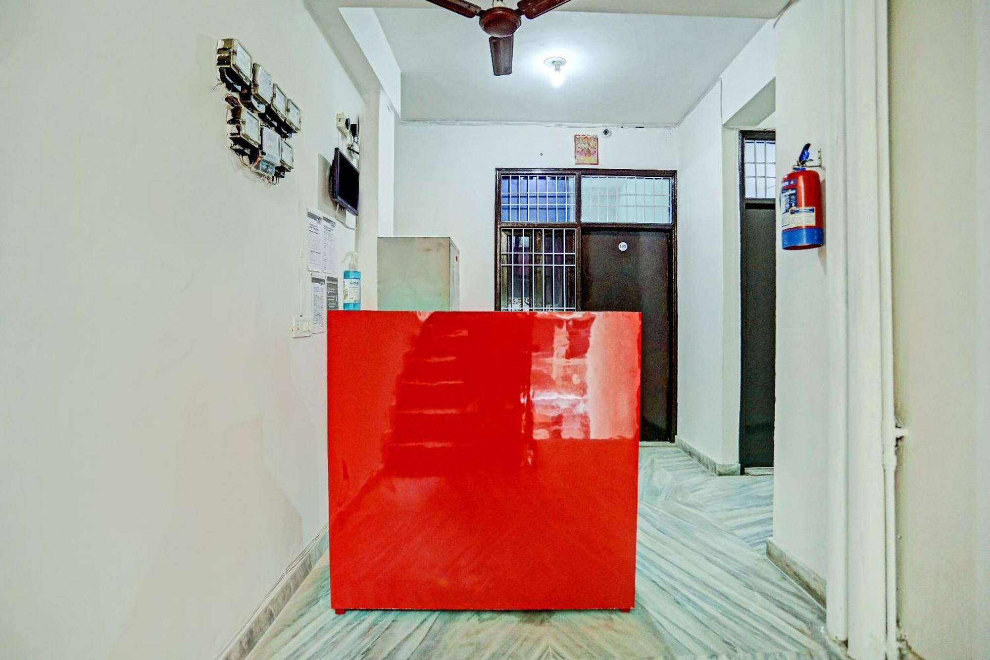 SPOT ON 78763 Raj Hotel Vip Kālkāji Devi Buitenkant foto